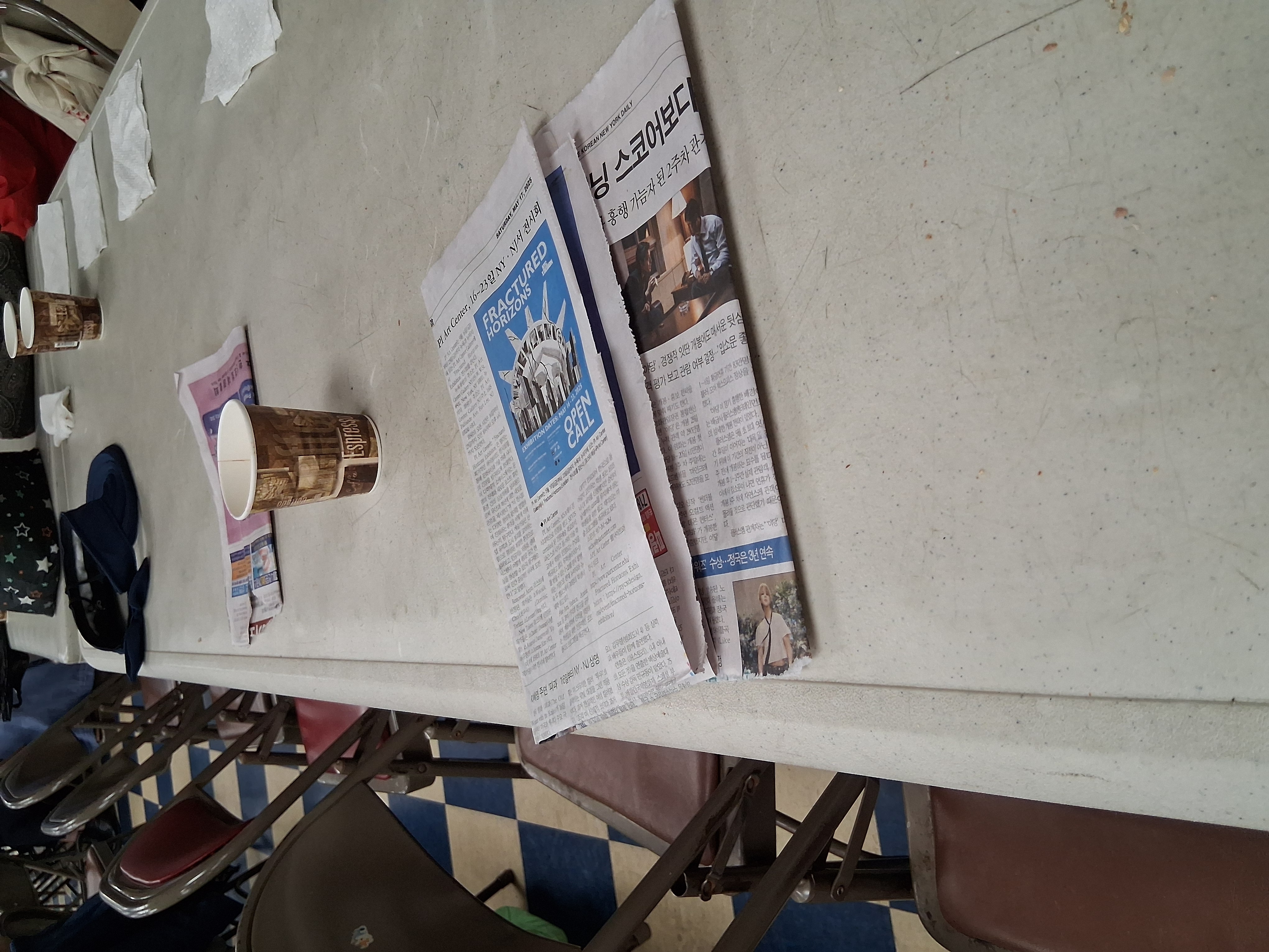 여행용 캐리어에 한 번쯤 앉아본 적 있지?, image size:3060x4080