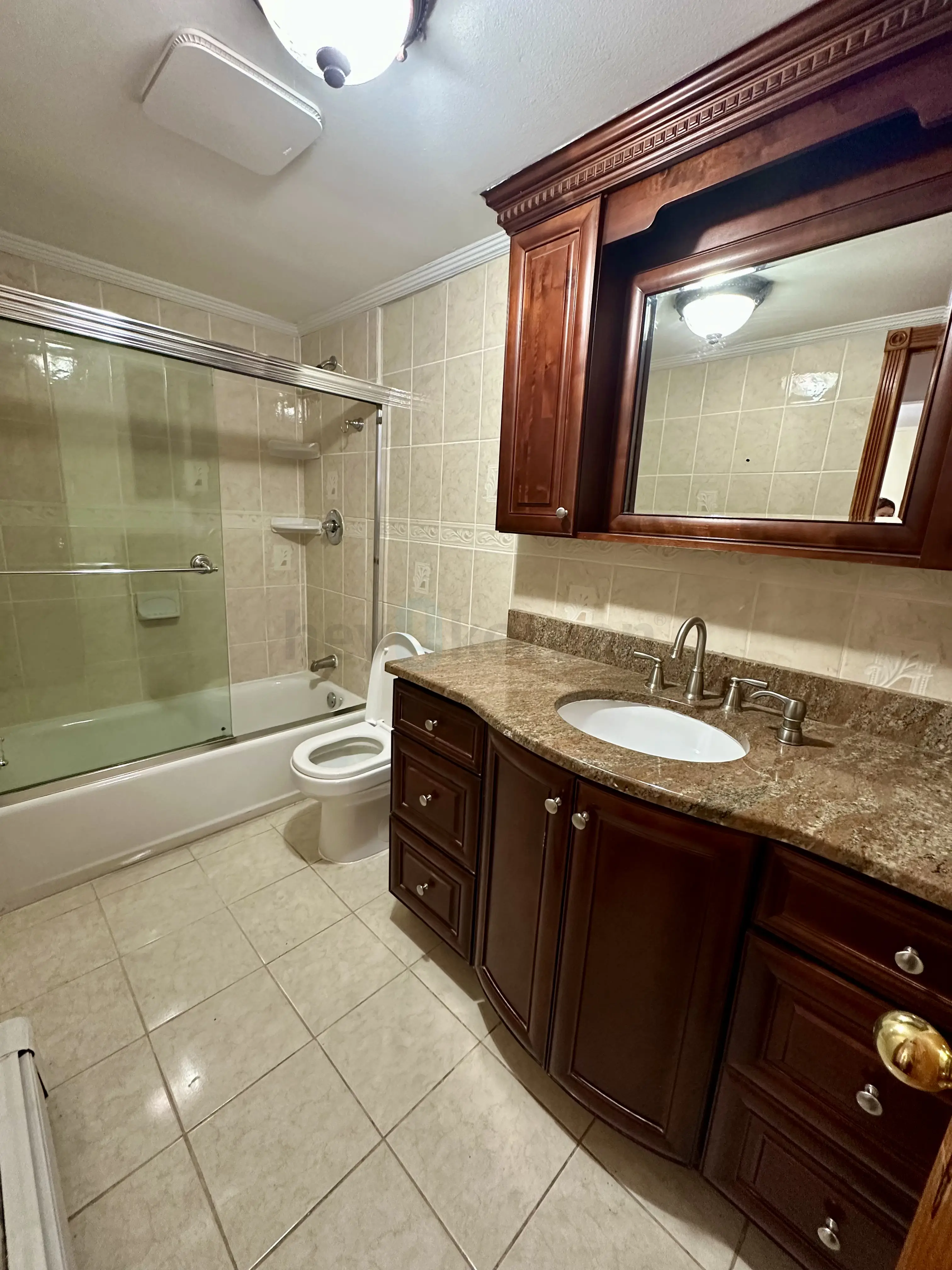 149st &45ave 파킹 쉽고 아주 큰 3br 1bath 1층 $2800