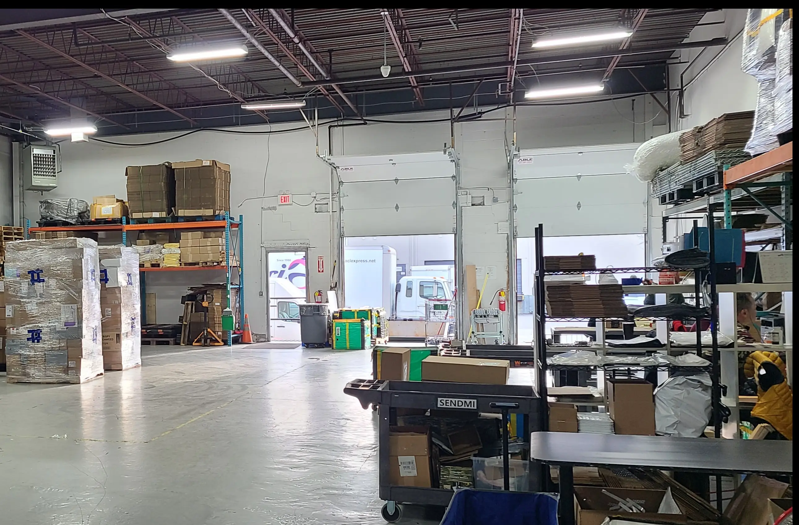 물류창고 운영 직원 구합니다. ACI WORLDWIDE EXPRESS INC.
