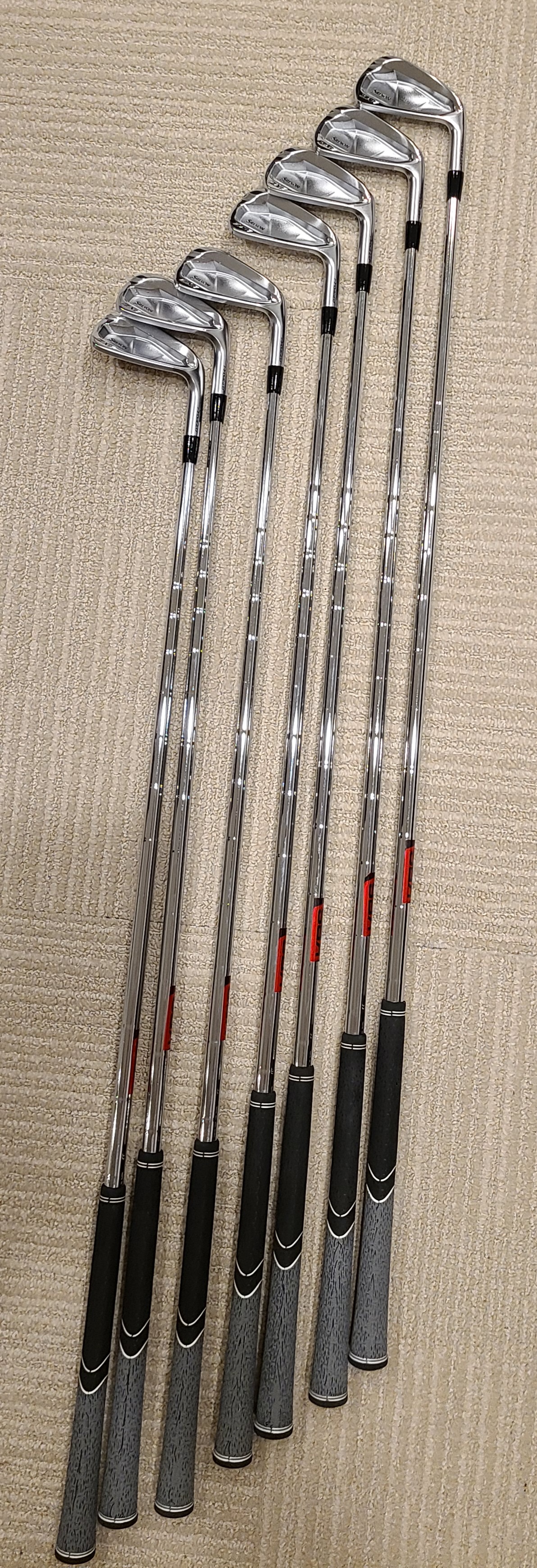 빨간 길 스릭슨 ZXI7 아이언 4-P KBS Tour V Shaft