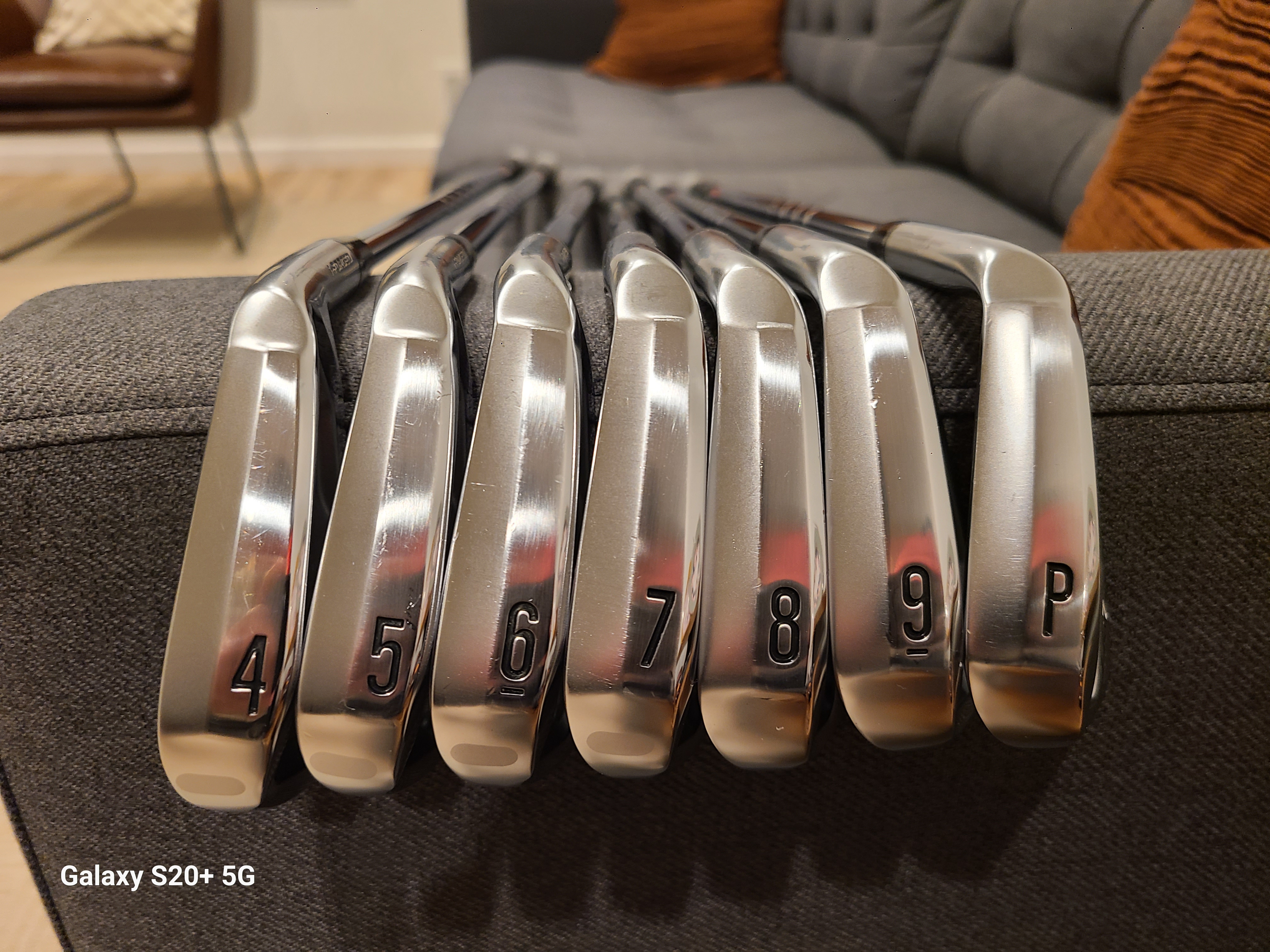 스릭슨 ZXI7 아이언 4-P KBS Tour V Shaft