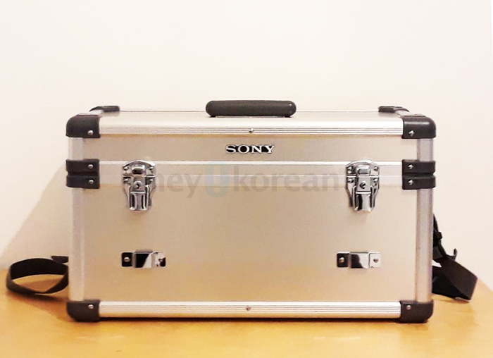 Sony Aluminum Hard Carrying Case & Shoulder Strap(가격다시내림)