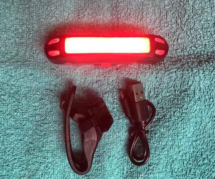 LED USB Rechargeable Bicycle Safety Warning Taillight, 자전거 후미등(새상품)