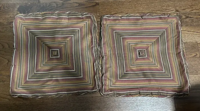 주문제작한 쿠션 커버 2개 모두 in Bergen County, NJ