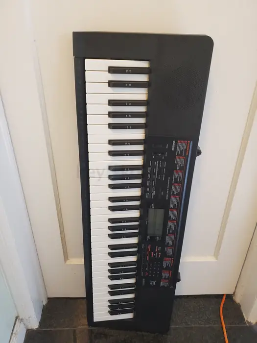 Casio 61 Key, Key lighting Keyboard + 스탠드 for Sale.
