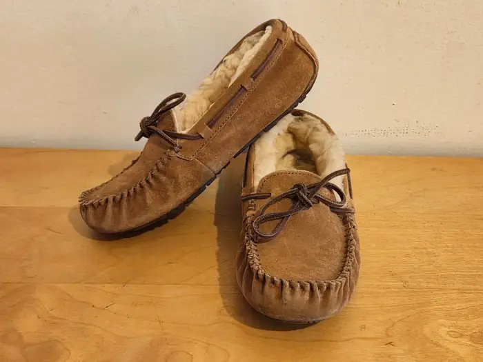 UGG Women's Dakota Slippers/Size 7 (가격내림) in Brooklyn, NY