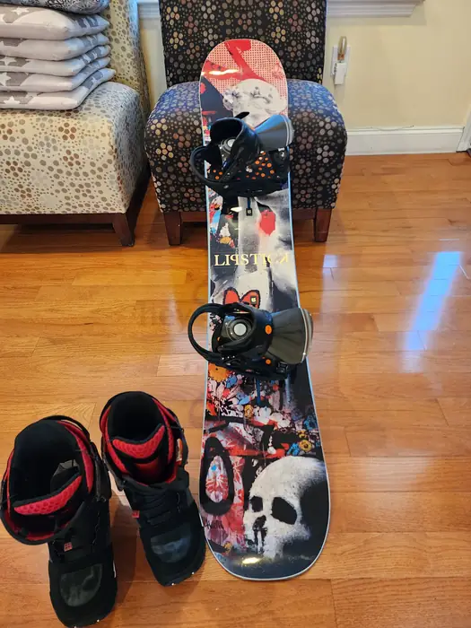 <New> Burton Snowboard Set (Snowboard, Snowboard Bindings, Snowboard Boots & Bag) in Manhattan, NY