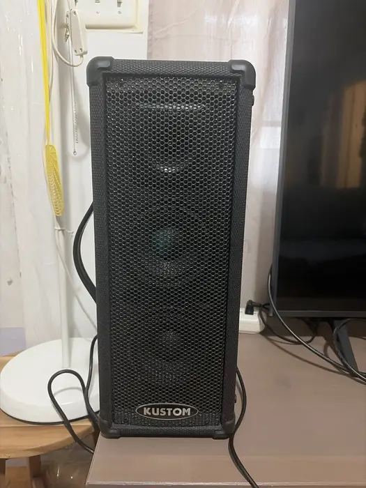 Kustom PA50 퍼스널 PA 시스템 하고 좋은 유선 마이크 두개 같이 팔아요