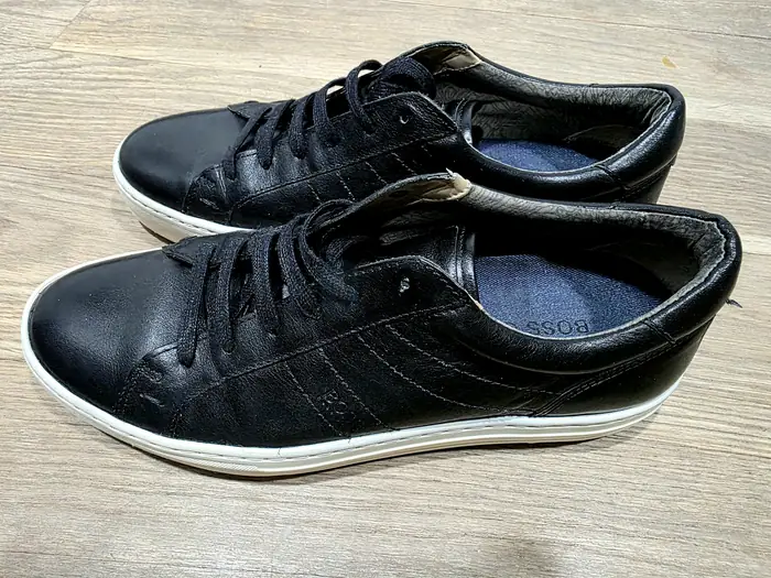 Hugo Boss sneakers 스니커즈 US 9 입니다.