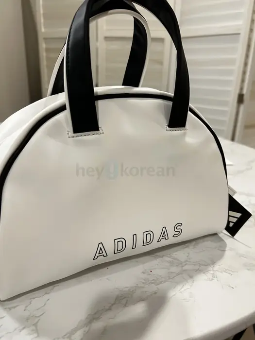Adidas 미니백 in Bergen County, NJ