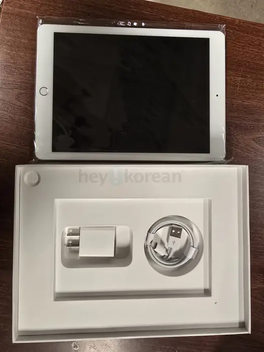 Refurbished Ipad 6 gen cellular 32 gb gray in Queens, NY