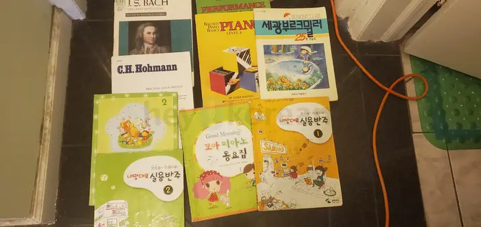 피아노 교재 for Sale.