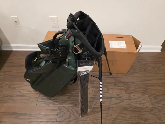 한정판 Tiger Woods The Legend Masters Sun Day Red Golf Bag in Bergen County, NJ