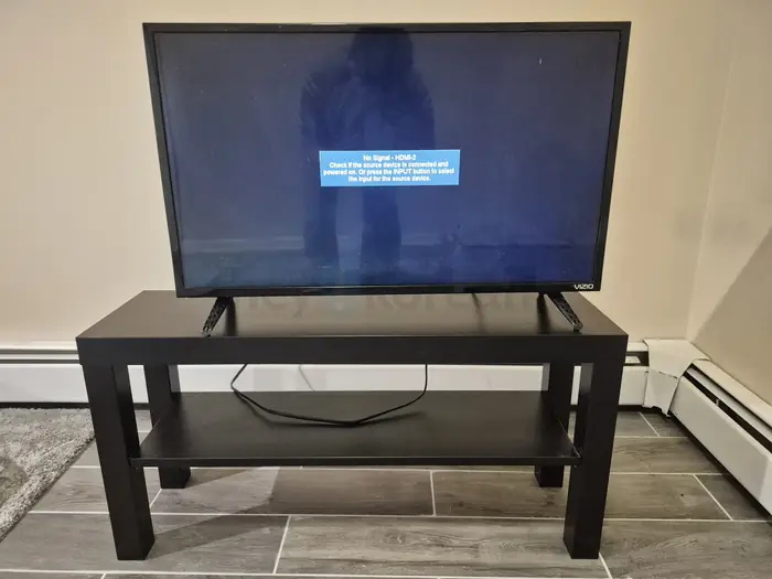 Vizio 32인치 TV - 10달러 (가성비 최고, 안방/인턴용) & 이케아 TV 거실장/스탠드 - 10달러 (튼튼하고 깨끗함) in Bergen County, NJ