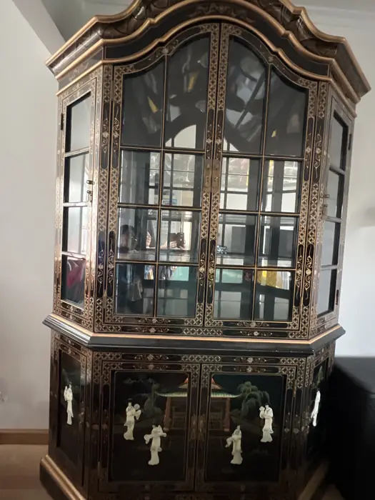 장식장 in Queens, NY