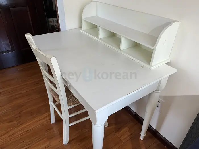 포터리반 책상/의자 (Tenafly) in Bergen County, NJ