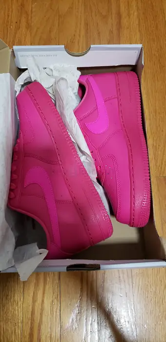 나이키 Air force 1 '07, Mikasa 싼타 피겨린, 현금 카운터기 in Bergen County, NJ