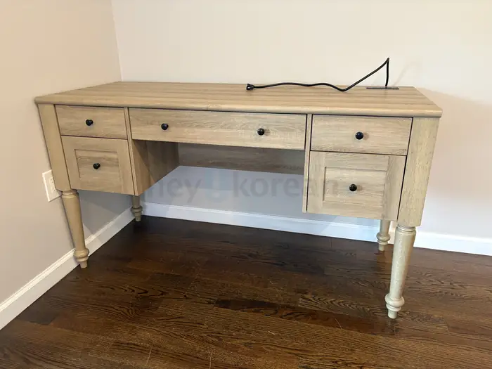 Executive Desk 책상 56" in Manhattan, NY