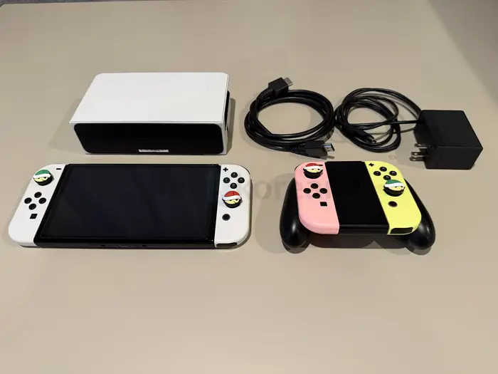Nintendo Switch OLED Model (White Joy-Con) – Mint / Excellent Condition in Bergen County, NJ