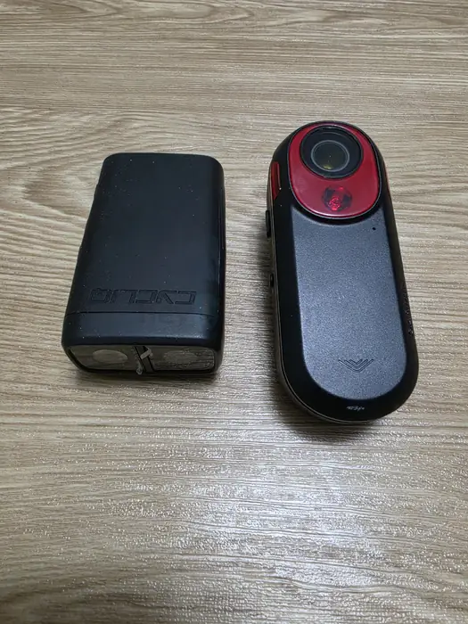 자전거 전.후방센서와렌턴기능이있는 카메라.