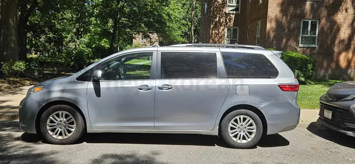 2015 TOYOTA SIENA XLE in Queens, NY