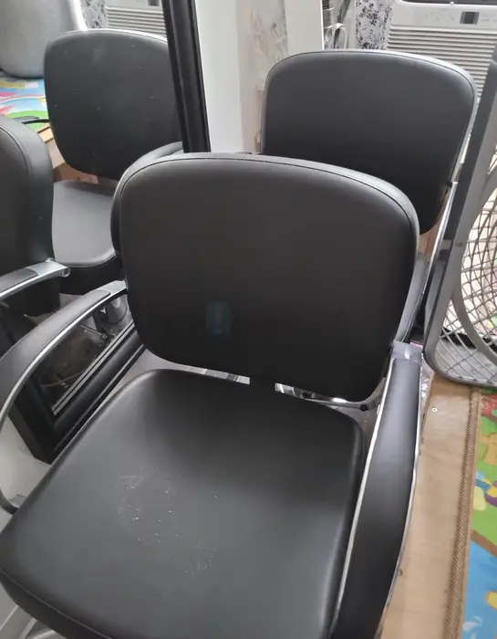 미용의자 새 제품 판매합니다 in Manhattan, NY