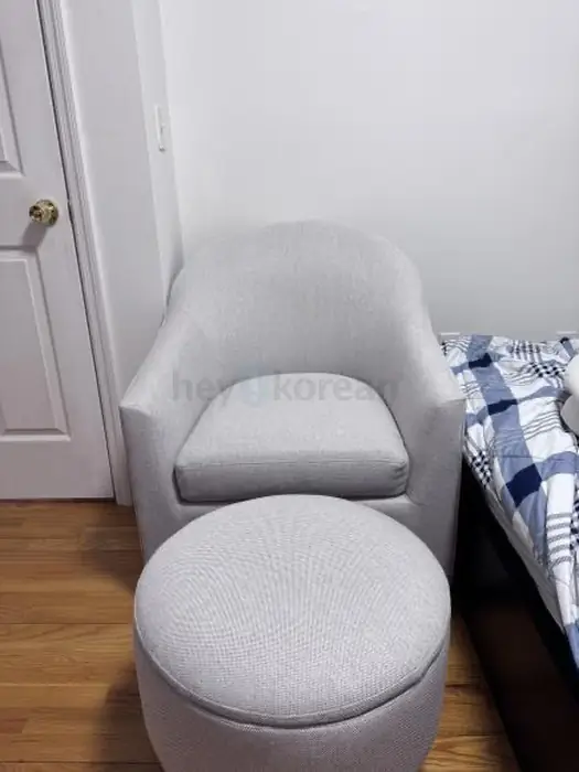 쇼파 회전가능 거의 새상품 in Bergen County, NJ