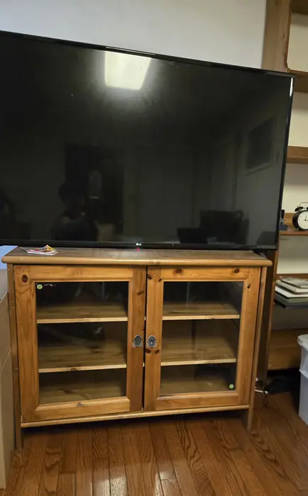 TV 선반장 in Queens, NY