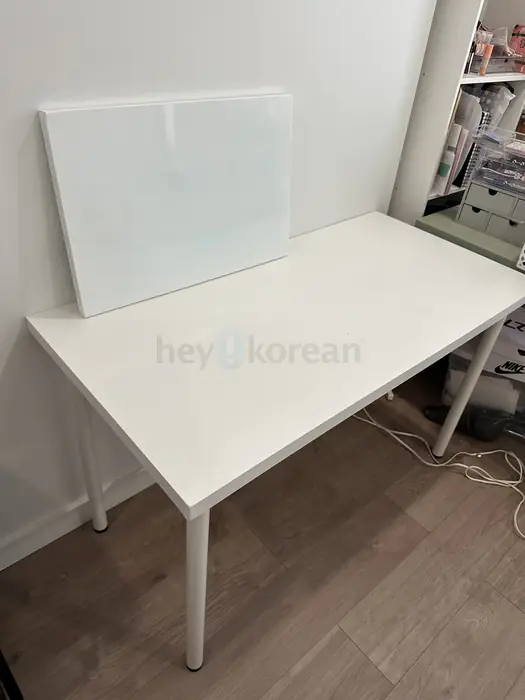 IKEA 책상 + 화이트보드 in Queens, NY