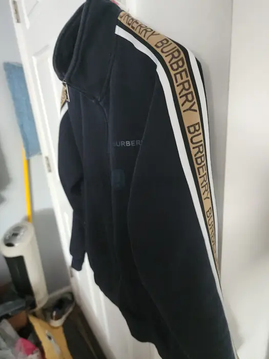 벌버리 남여공용 자켓 in Bergen County, NJ