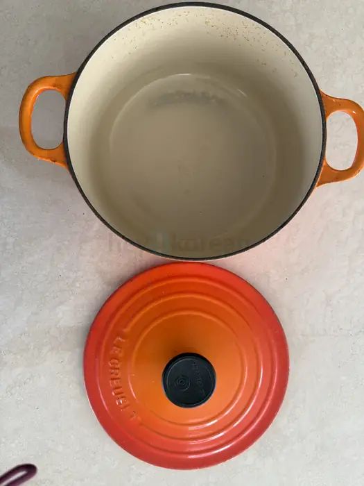 Le CREUSET 7.5 인치 무쇠냄비 in Manhattan, NY