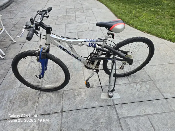 Mongoose 산악자전거(MTB) + 자전거 펌프 포함 in Bergen County, NJ