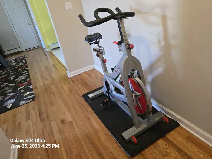 Sunny Health & Fitness 스핀바이크 in Bergen County, NJ