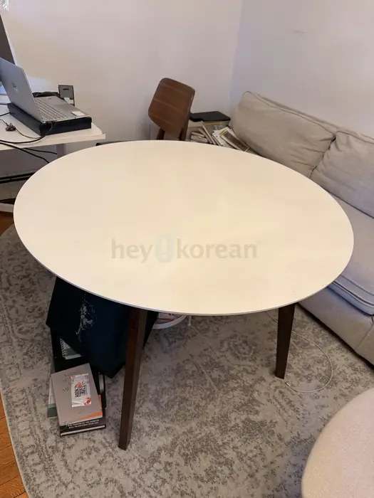 원형 테이블 in Bergen County, NJ