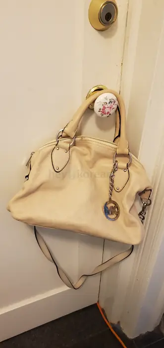 Michael Kors Bag 2개 for Sale.