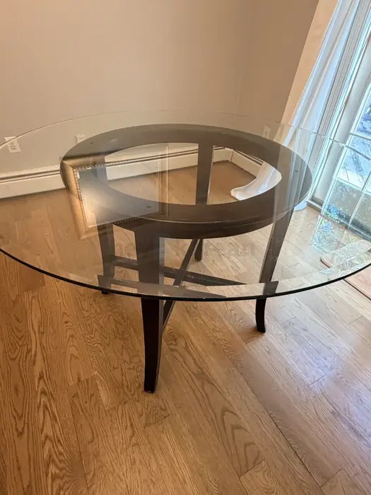 크레이트앤배럴 Crate & Barrel 48인치 유리 다이닝 테이블 in Bergen County, NJ