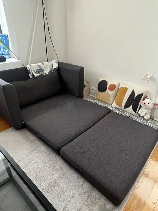 Loveseat 소파베드 in Manhattan, NY