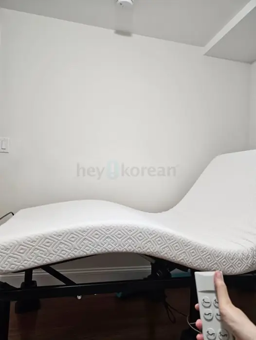 Lucid Adjustable Bed Frame and Mattress with Remote TWIN XL 침대 in Bergen County, NJ