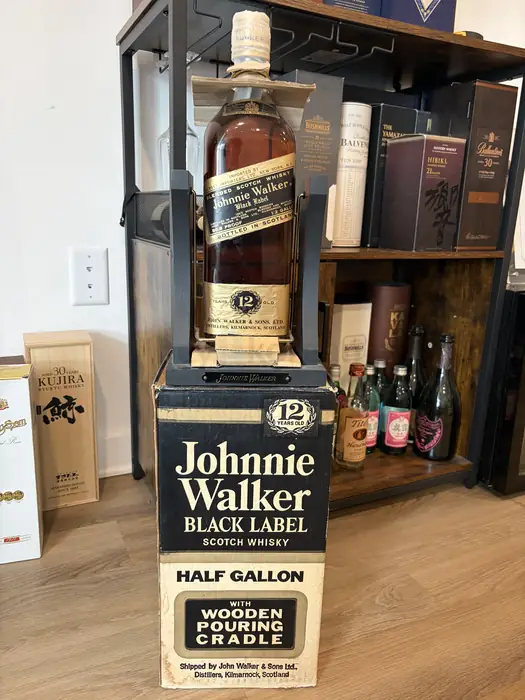 1980년대 조니워커 블랙 1.89L (1/2  GALLON) in Bergen County, NJ