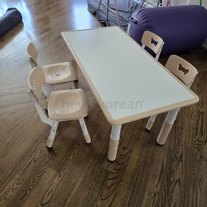 아동용 책상 의자 세트 in Bergen County, NJ