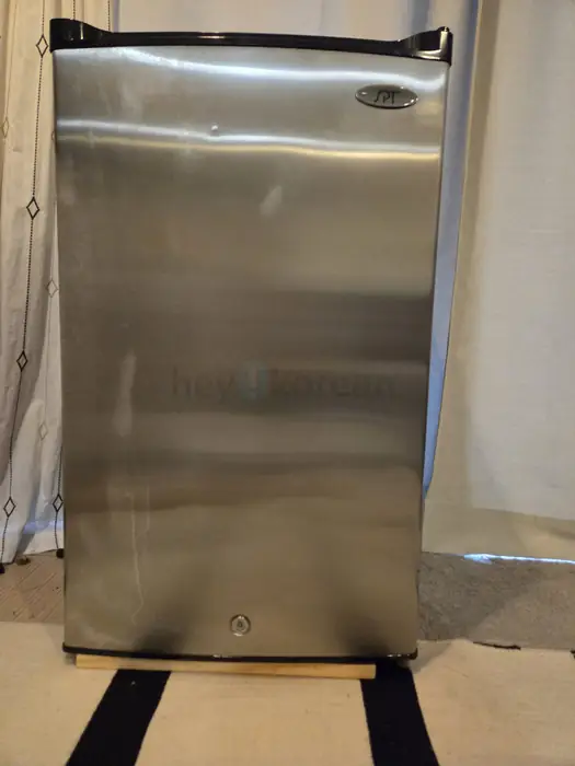 Mini Fridge in Queens, NY