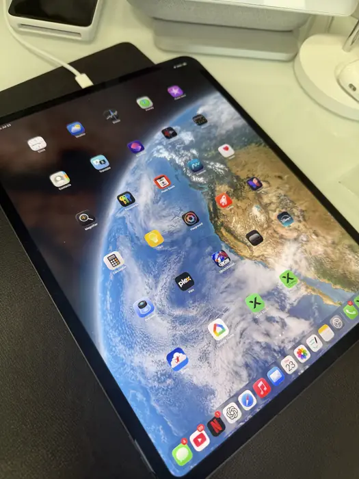 IPAD 13" M4 1TB Anti Glare in Bergen County, NJ