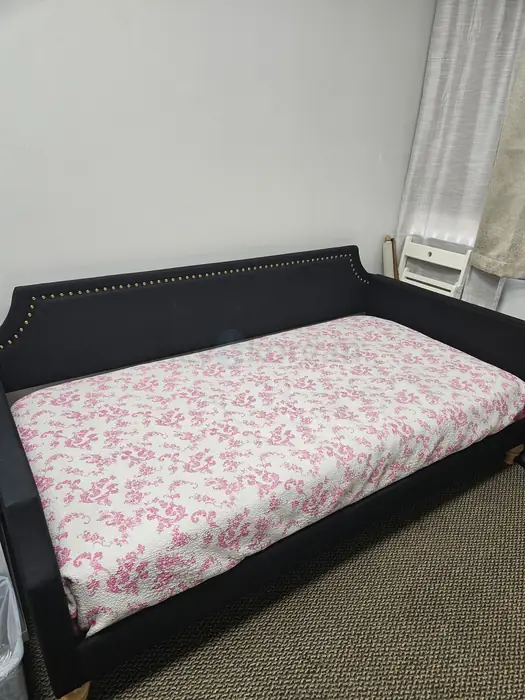 산지 2달 됐습니다. 데이베드 for Sale.