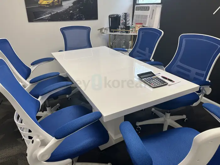 Table and chairs in Bergen County, NJ