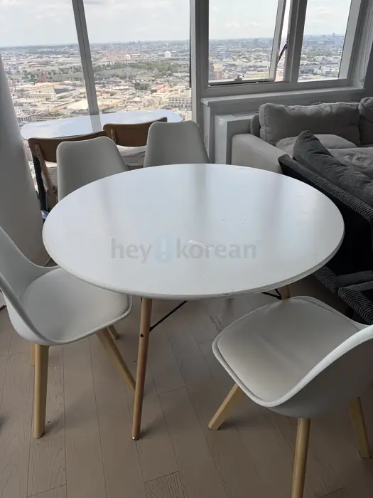원형 테이블 & Chair 2개