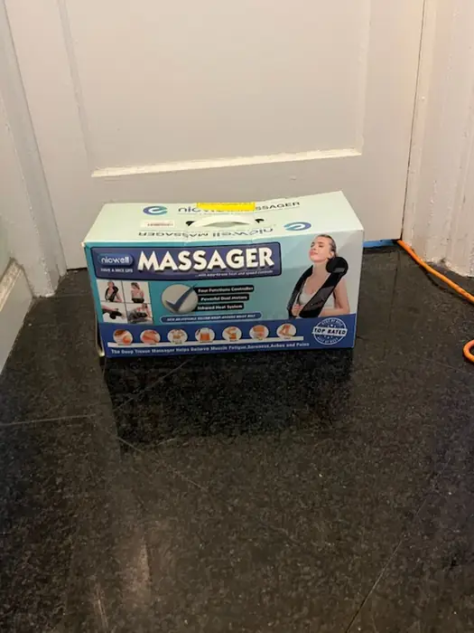 새제품) NICWELL Shiatsu Back and Neck Massager for Sale.