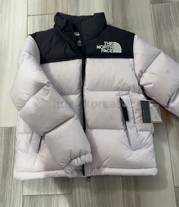 Warm and lightweight puffer