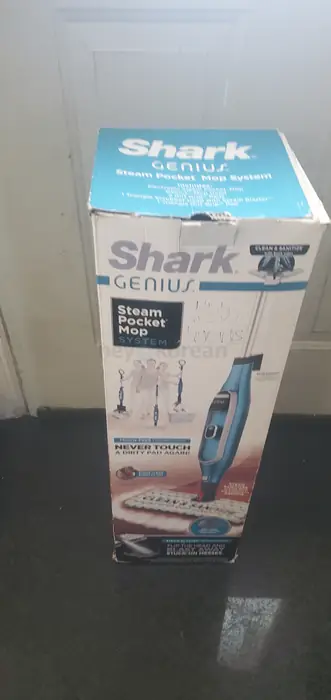 새제품) Shark Genius Steam Pocket Mop System for Sale. in Queens, NY