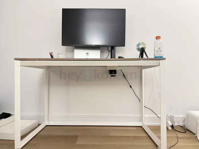제목: SHW 48인치 오크 컴퓨터 책상 판매합니다 - $50 in Queens, NY