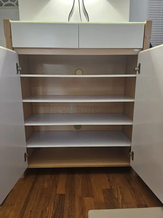 신발장 in Queens, NY